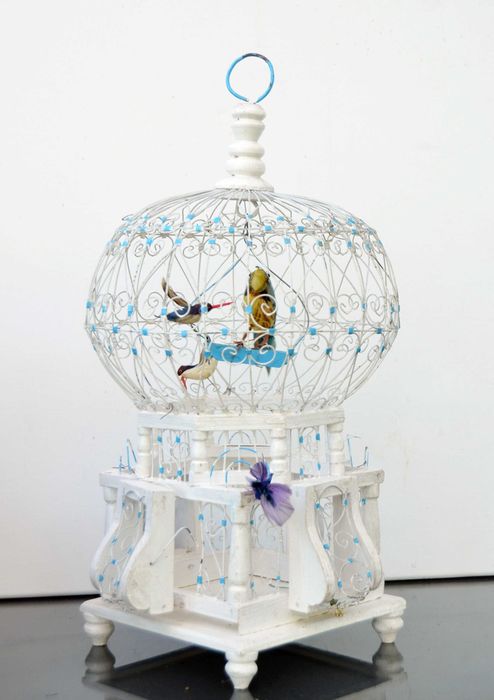 Colivie veche realizata manual din sarma si lemn