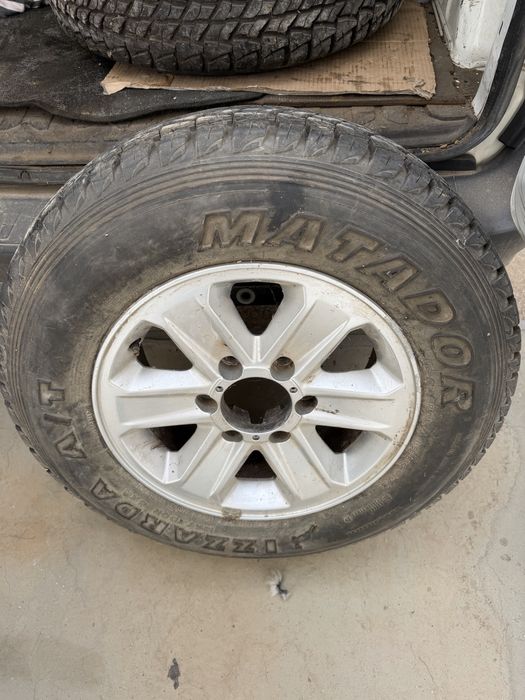 Гуми с джанти 6х139.7