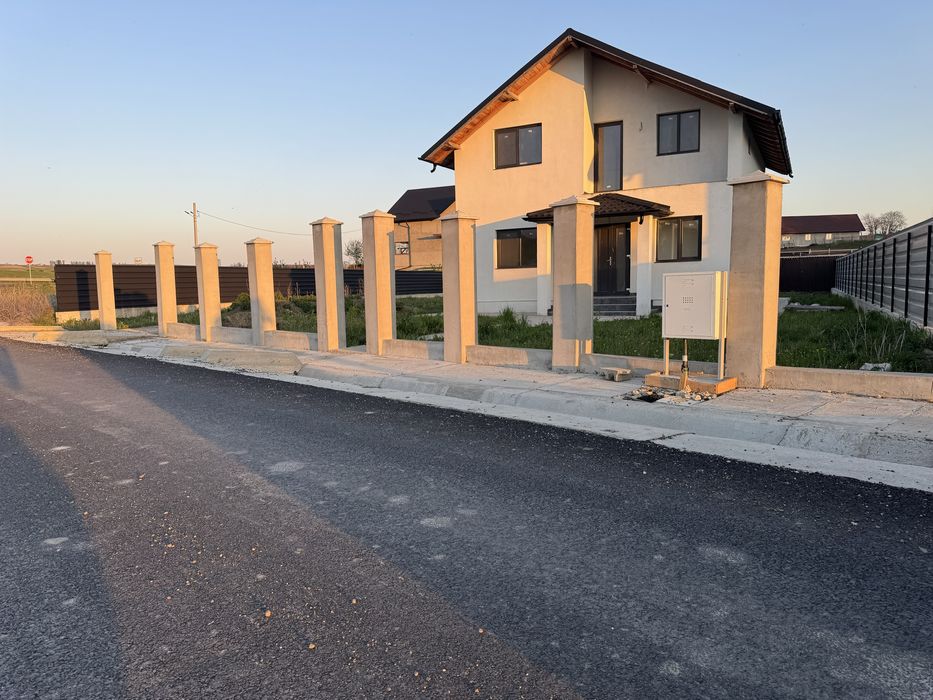 Vand casa 4 camere toate utilitatile 150 mp utili