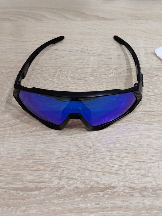 Спортивные солнцезащитные очки