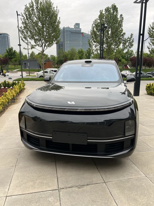 Lixang Li 8  2025 йил Рестайлинг