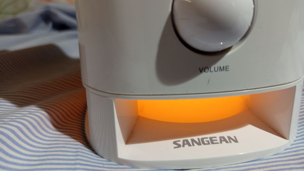 Радио часовник/нощна лампа