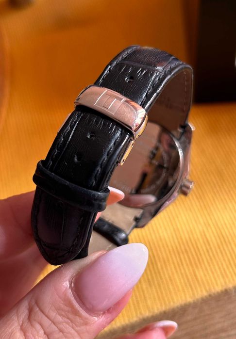 Дамски часовник TISSOT/ТИСОТ T-Classic COUTURIER, стъкло сапфир, черен