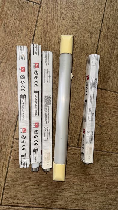 Луминисцентна  лампа  с 5 резервни пури