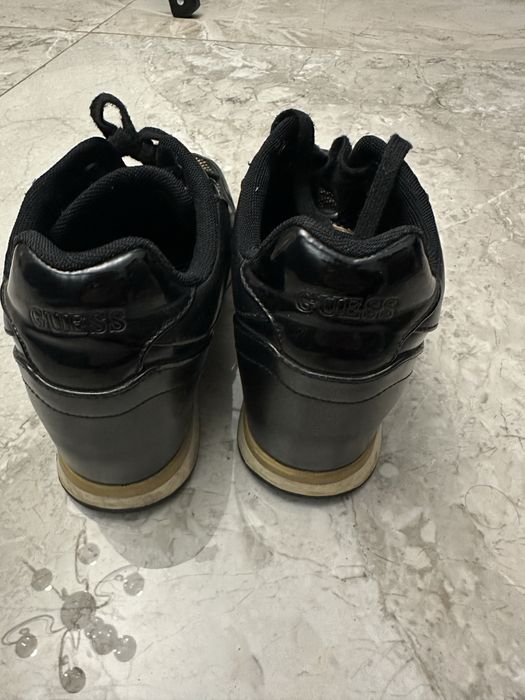 Кроссовки женские