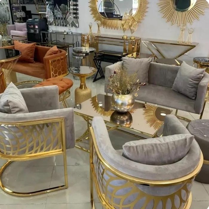 Канапе и две столчета