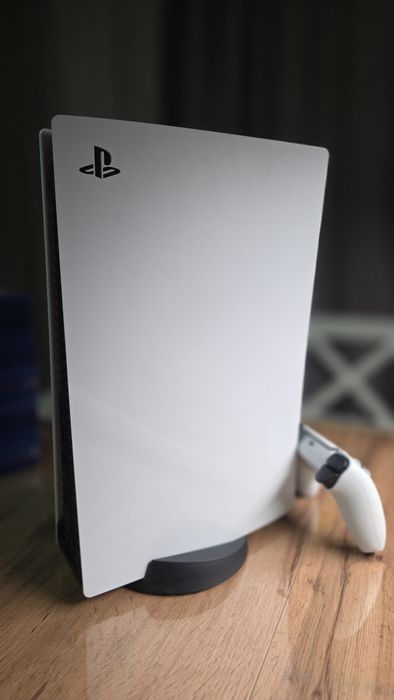 Продам Sony PlayStation 5 с играми