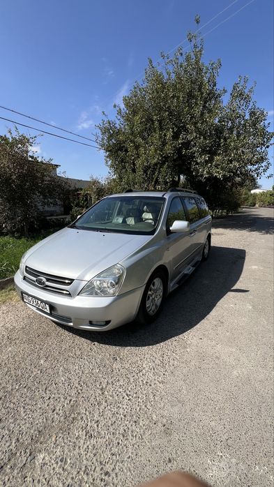 Kia    Carnival.