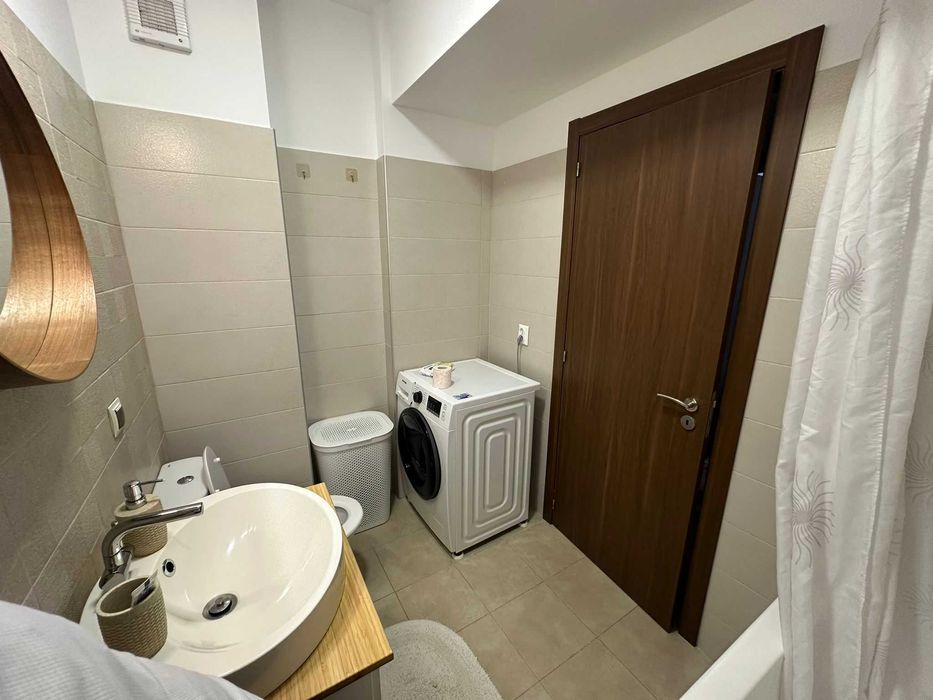 Ofer spre inchiriere apartament 2 camere  decomandat Rotar Park 1 langa metrou Pacii
