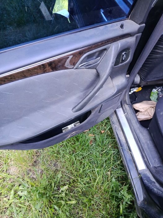 Vând autoturism  Mercedes Benz E clase