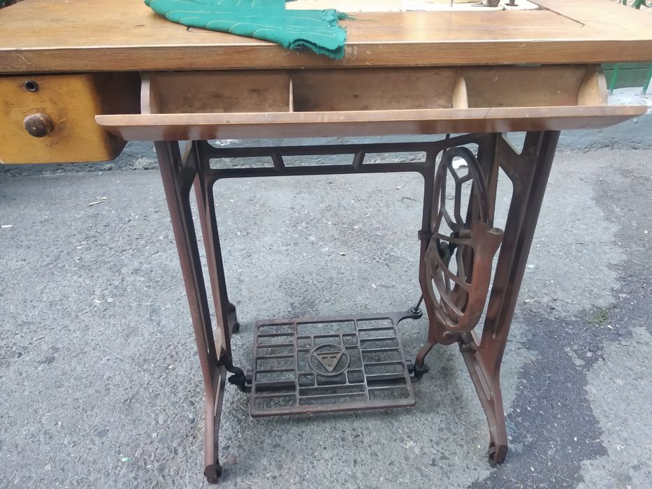 Продаю швейную машину