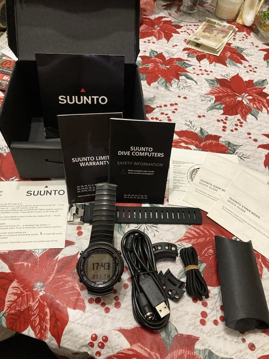 Водолазен компютър Suunto DX с титаниева верижка