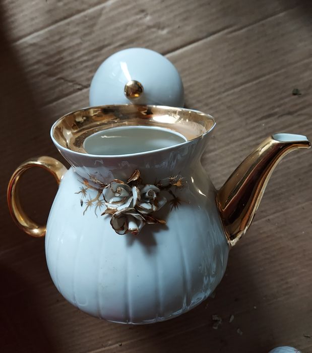 Продам фарфоровую посуду