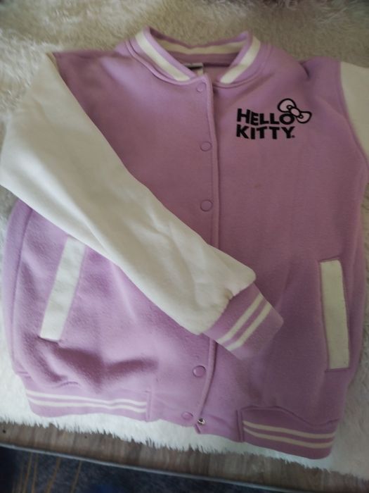 Продам куртки на девочку