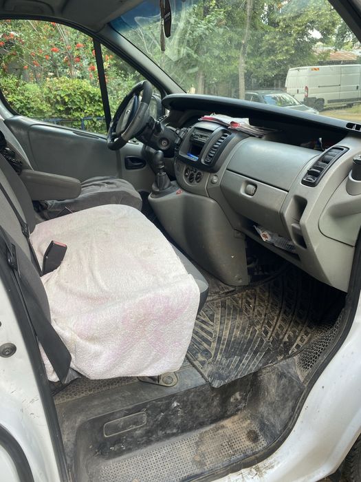 Vand renault trafic 2010  desmembrez