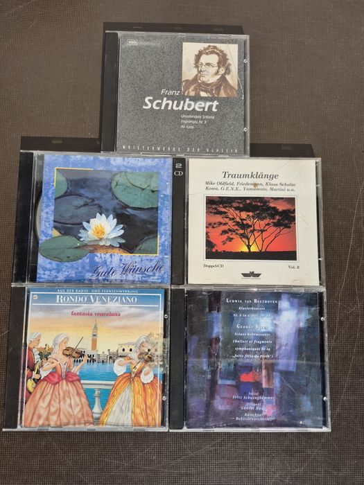 Vand lot 25 CD cu muzica clasica colectia Muzica clasica mixta 

8 CD =100lei

-livrez oriunde în țară cu FAN COURIER sau orice alt serviciu de