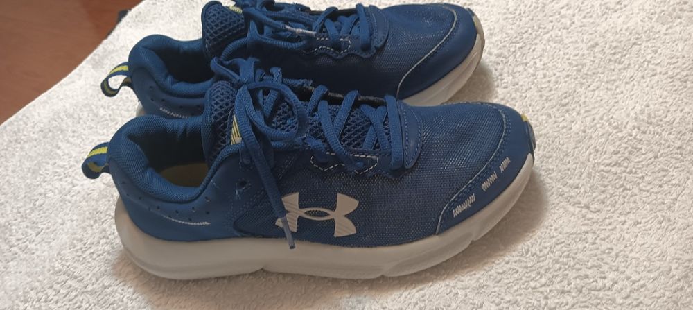 Vând adidași Under Armour 37,5