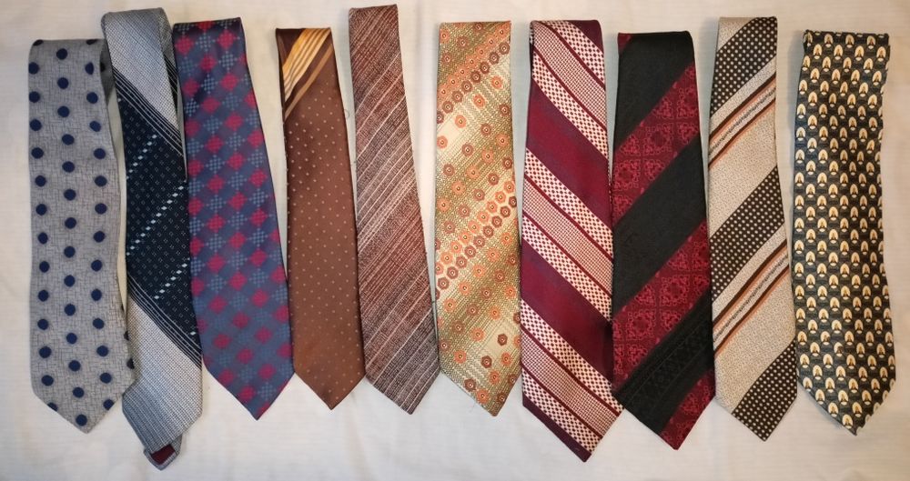 Галстуки мужские.