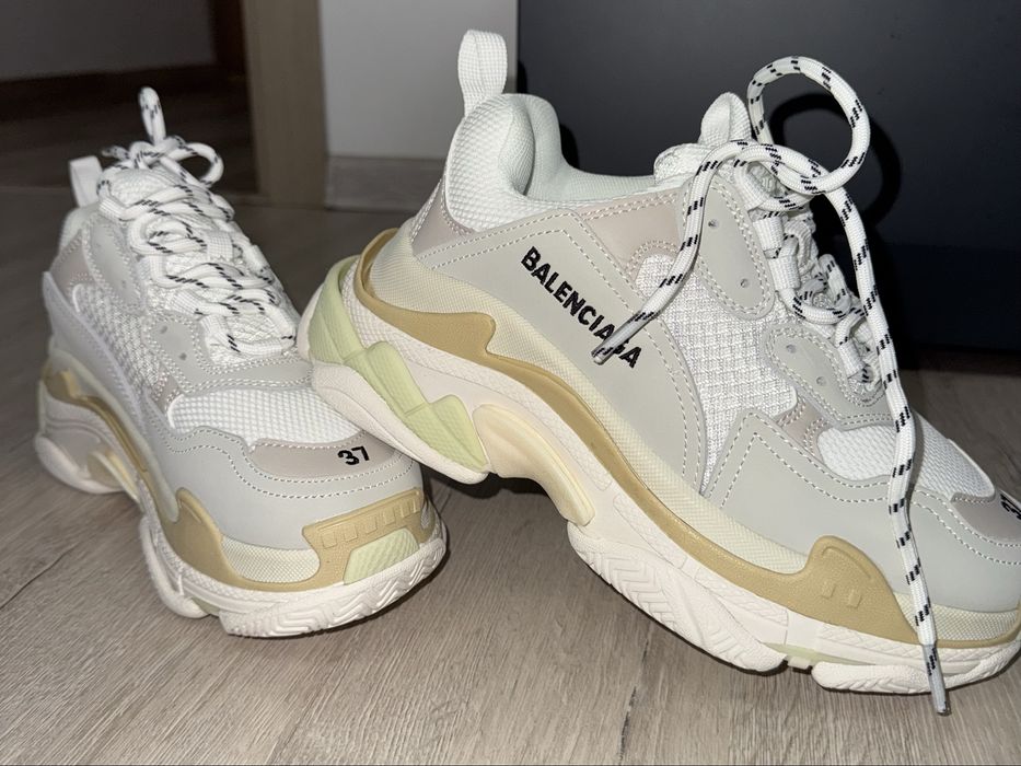 Balenciaga, nr 37