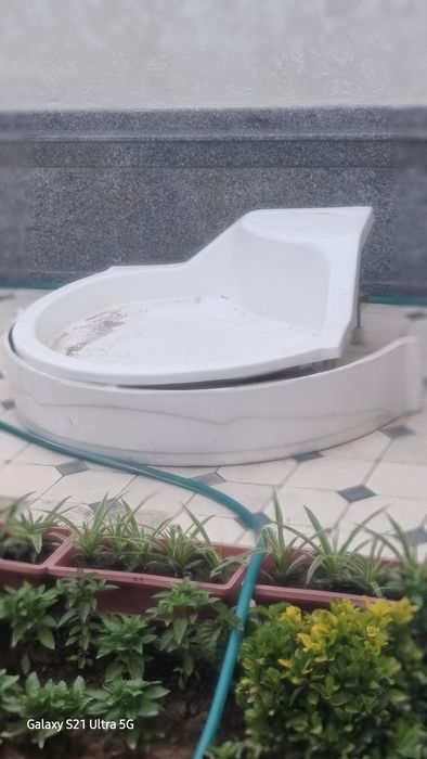 Ванна полу круглый в отличном состоянии