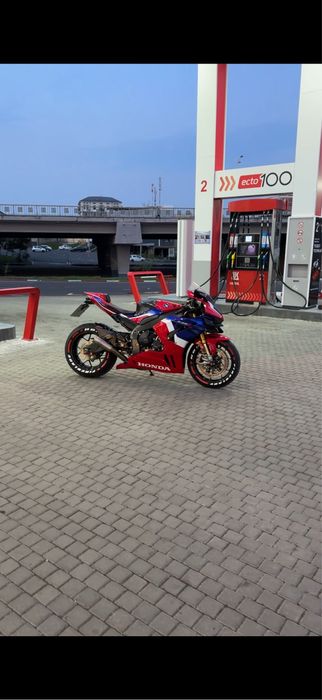 Honda CBR1000RR SP FIREBLADE 2021 в идеальном состояние