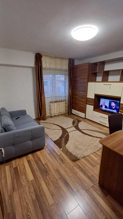 Inchiriez apartament  1 cam. zona Piata Cipariu,