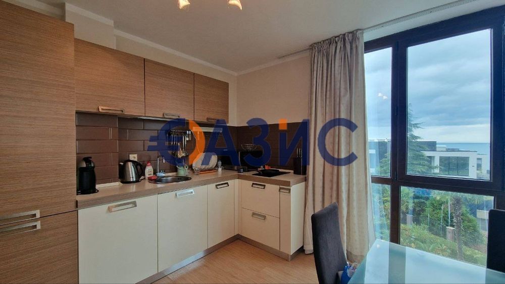 Апартамент с 2 спални, 3ет., "Шато дел Марина", Несебър, България, 112