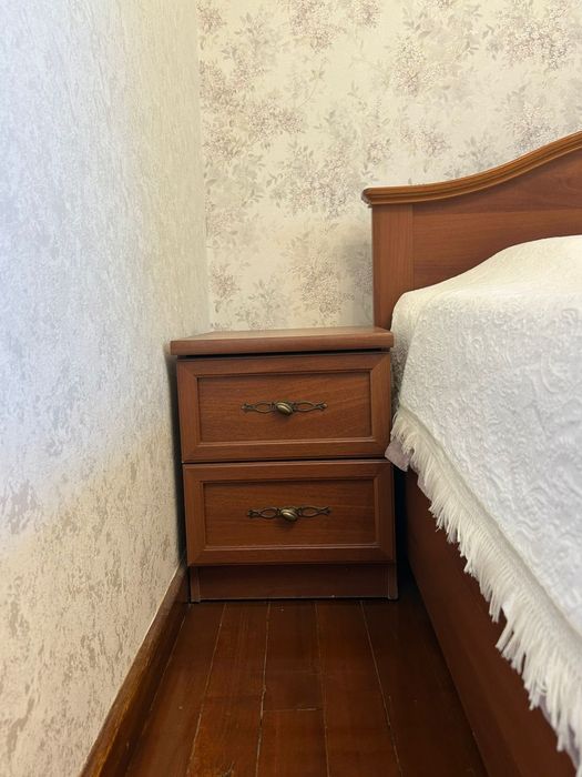 Кровать тумбочки и шкаф