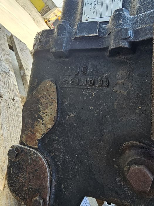 Cutie pentru buldoescavator Massey Ferguson 2001