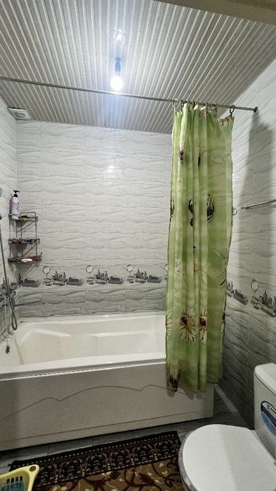 Hovli sotiladi 3 sotix 5 xona