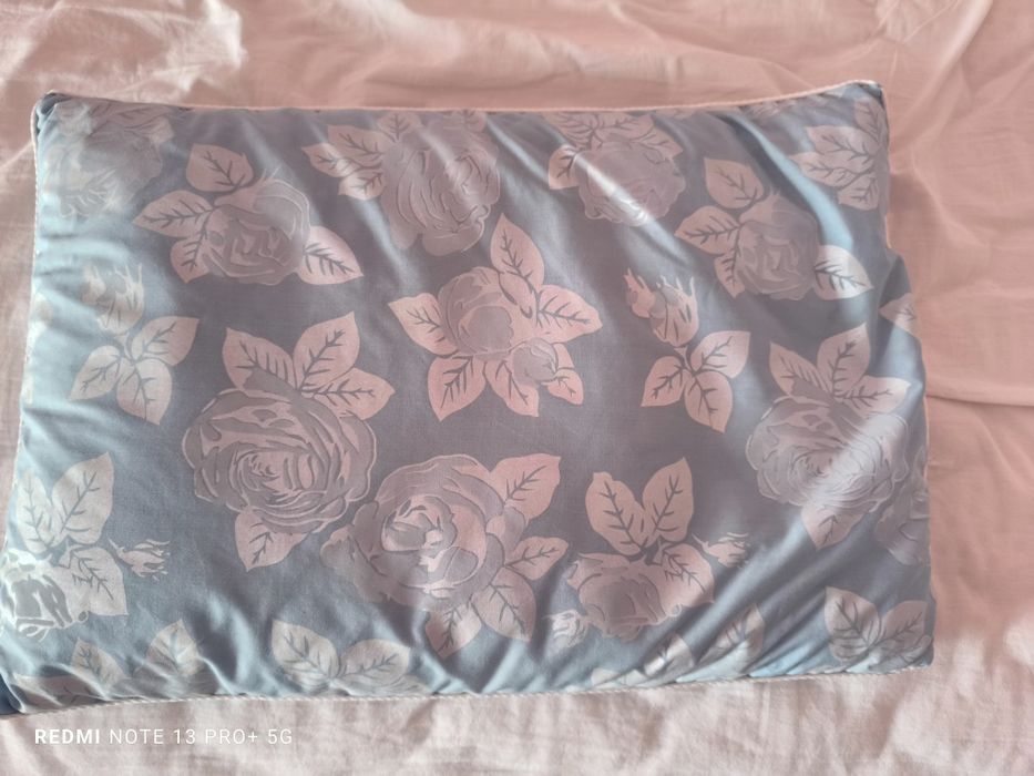 Чисто нова възглавница с пълнеж от люспи