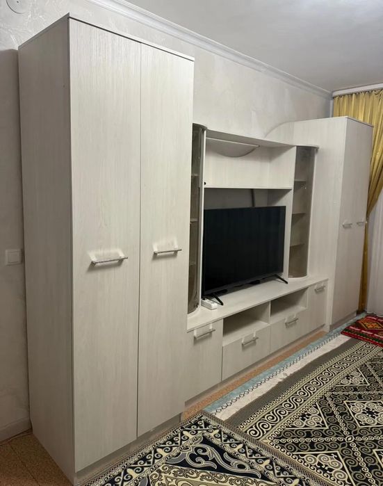 Продается гостиная стенка (горка).
