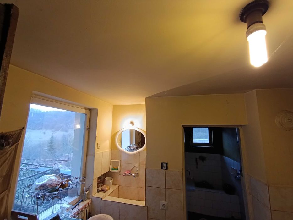 двуетажна къща с гараж