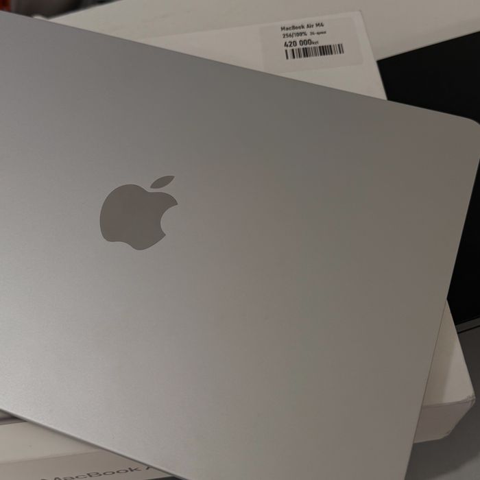 MacBook Air M4•16GB/256GB