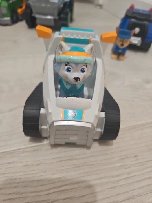 Vand colectie Paw Patrol (PAW Patroler si restul catelusilor)
