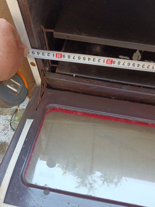 Продавам мини газова печка с фурна