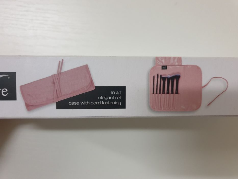 Set 7 pensule cosmetice cu geanta eleganta - livrare gratuita