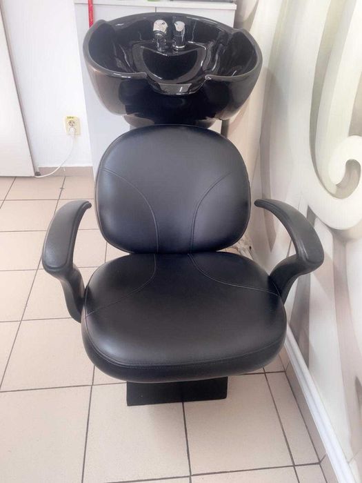 Scafă, scaun si masă coafor in condiții foarte bune