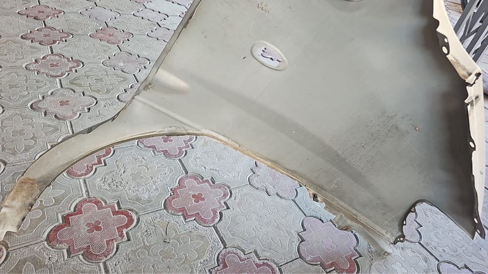 Левое крыло от делика 2005