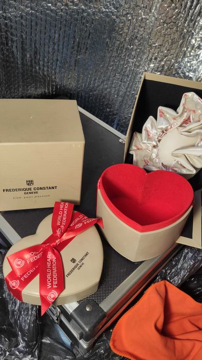 Коробки для швейцарских часов.