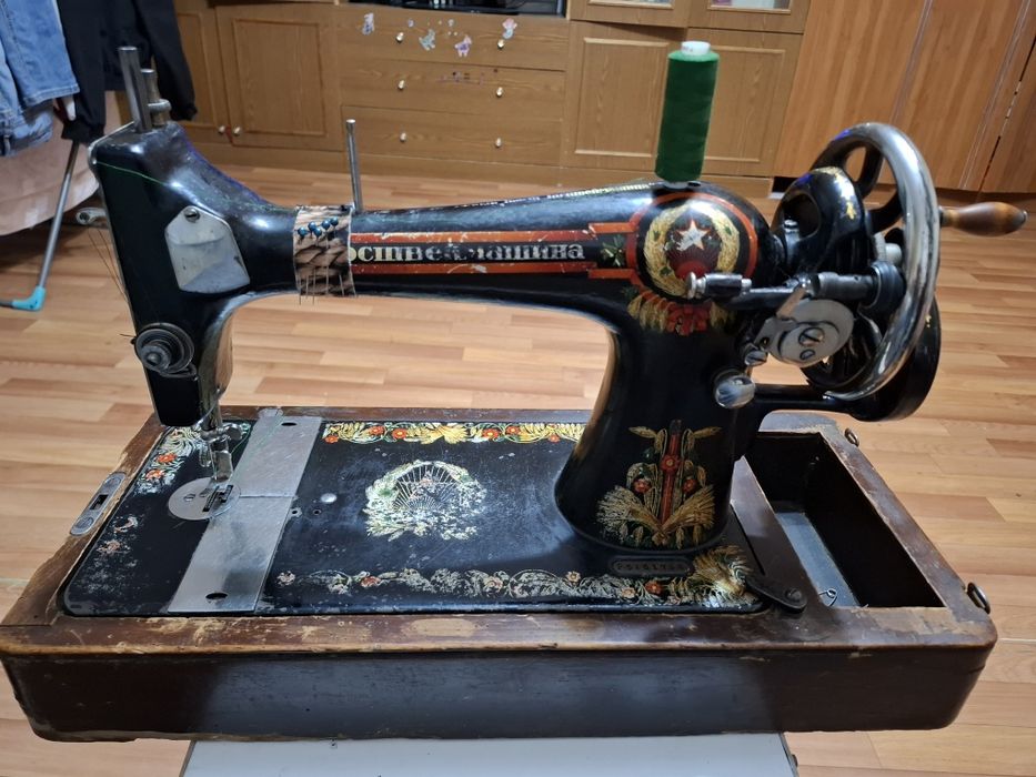 Швейная машинка старинная