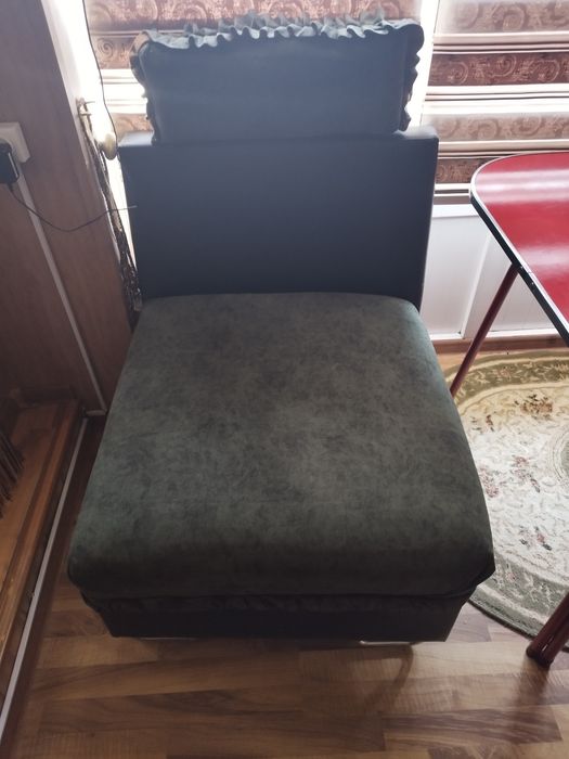 Кожаный диван уголок