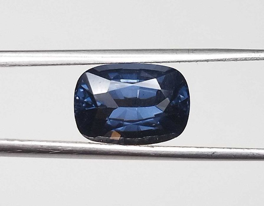 Рядък цвят шпинел 2.20кт! GIA сертификат! НОВ!