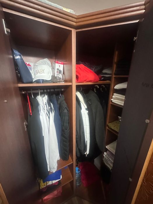 Угловой шкаф.