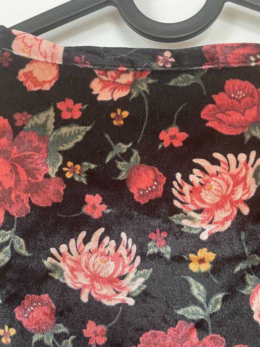 Красива велурена рокля на цветя размер M/L, като нова