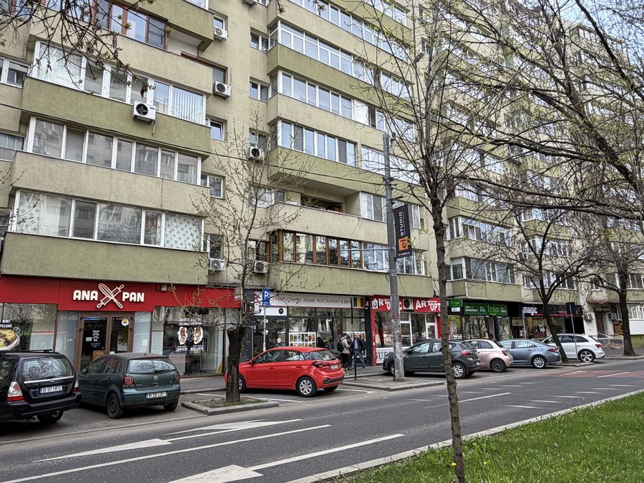 Inchiriez spatii comerciale 80-200mp cu vad stradal foarte bun si pietonal si auto