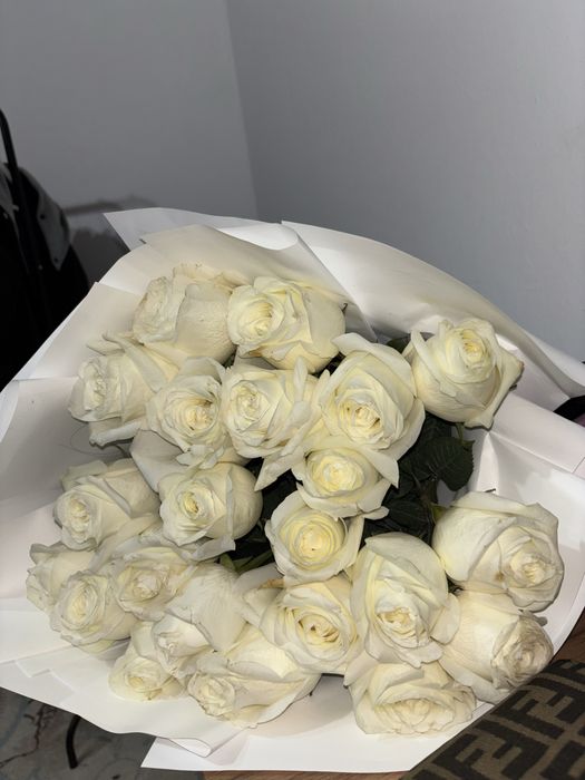 Белые розы, пышные очень