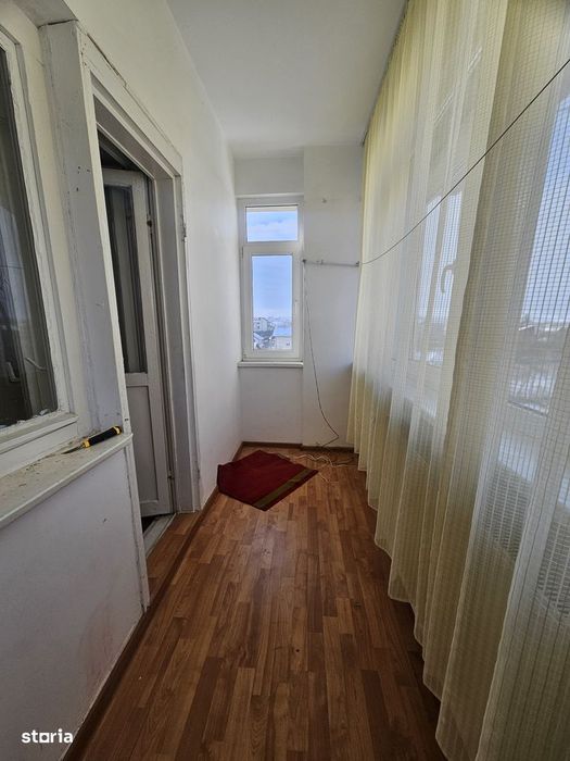Central-Vand apartament cu 3 camere, balcon si boxa