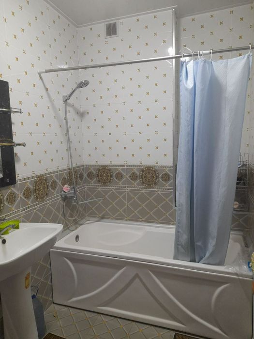 Квартира 5 хонали сотилади