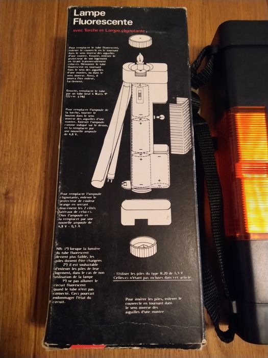 Продавам 3 в 1 - прожектор, луминесцентна лампа и сигнална червена